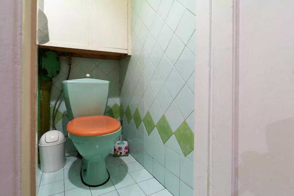 Home Hotel Apartments On Lva Tolstogo Kiev Bagian luar foto