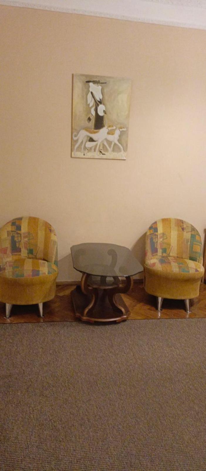 Home Hotel Apartments On Lva Tolstogo Kiev Bagian luar foto