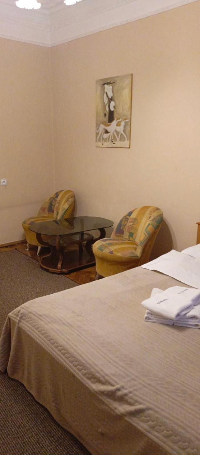 Home Hotel Apartments On Lva Tolstogo Kiev Bagian luar foto