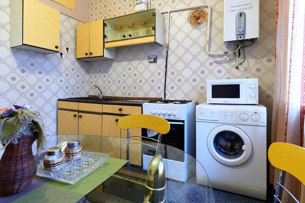 Home Hotel Apartments On Lva Tolstogo Kiev Bagian luar foto