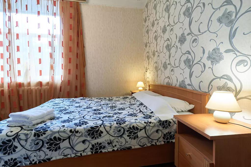 Home Hotel Apartments On Lva Tolstogo Kiev Bagian luar foto