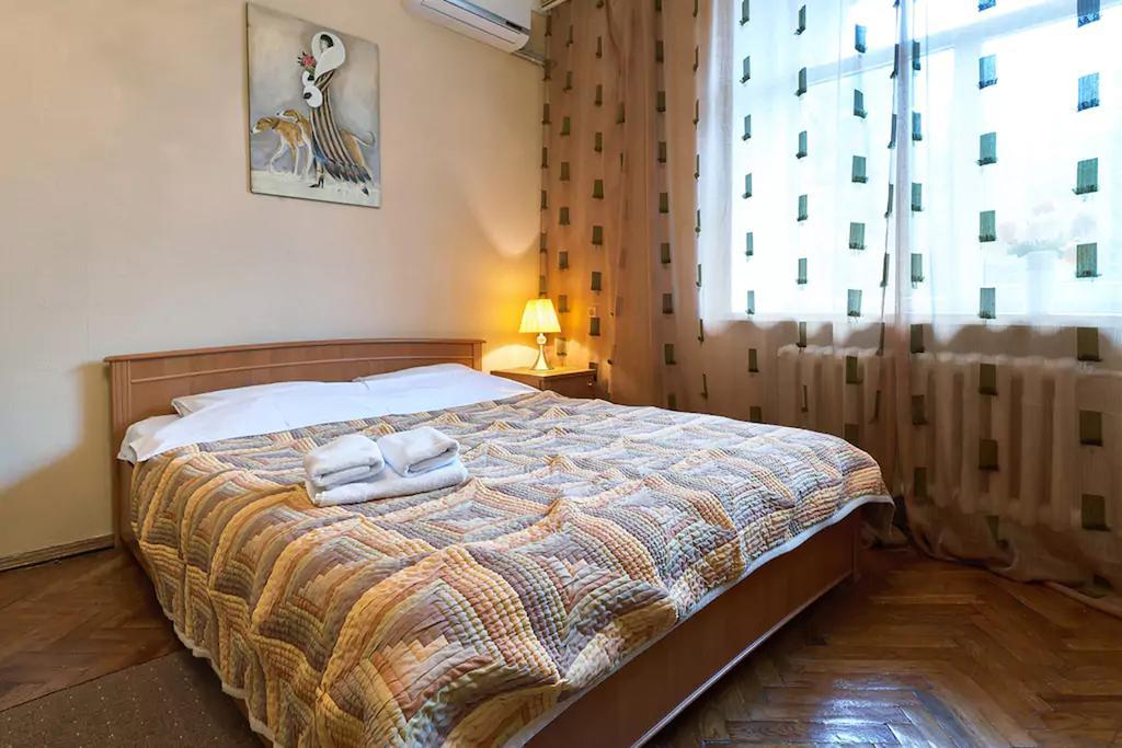 Home Hotel Apartments On Lva Tolstogo Kiev Bagian luar foto